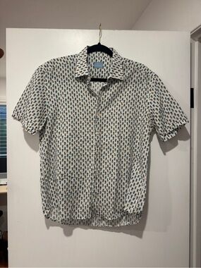 Culturata Contemporary Fit Pineapple Print Button-Up | Medium | 100% Cotton